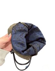 画像5: クロスパッチ付きレザー巾着バッグ (5)