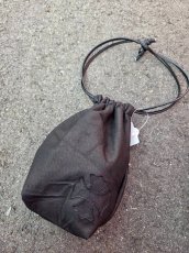 画像3: クロスパッチ付きレザー巾着バッグ (3)