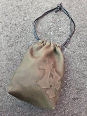 画像2: クロスパッチ付きレザー巾着バッグ (2)