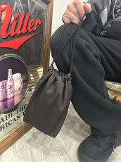 画像6: クロスパッチ付きレザー巾着バッグ (6)