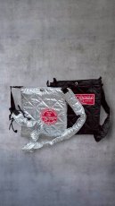 画像1: FREELY　キルティングシュシュサコッシュ (1)
