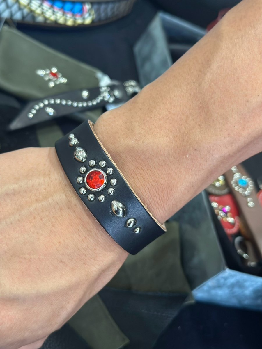 画像2: TWR STUDS LEATHER BRACELET (2)