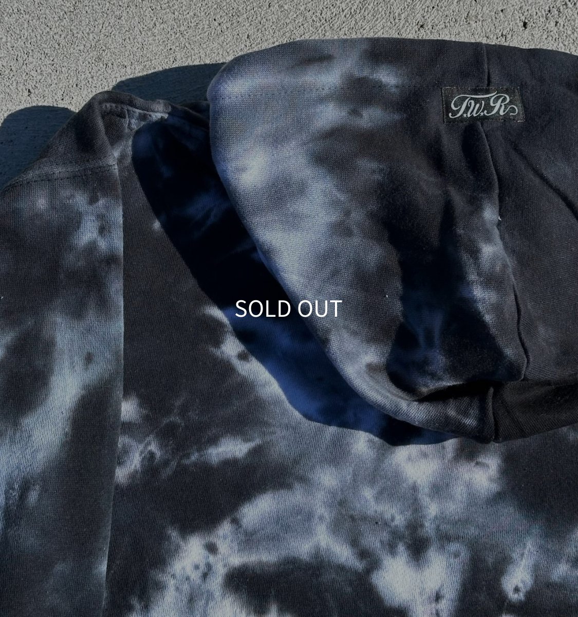 画像7: ＴＷＲオリジナル　刺繍ロゴタイダイ柄プルオーバーパーカー (7)