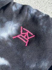 画像6: ＴＷＲオリジナル　刺繍ロゴタイダイ柄プルオーバーパーカー (6)