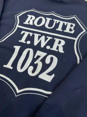 画像1: ＴＷＲオリジナル　ＲＯＵＴＥ　ＴＷＲ１０３２クルーネックスウェット (1)