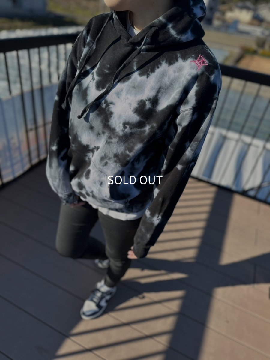 画像9: ＴＷＲオリジナル　刺繍ロゴタイダイ柄プルオーバーパーカー (9)