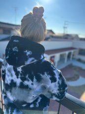 画像10: ＴＷＲオリジナル　刺繍ロゴタイダイ柄プルオーバーパーカー (10)