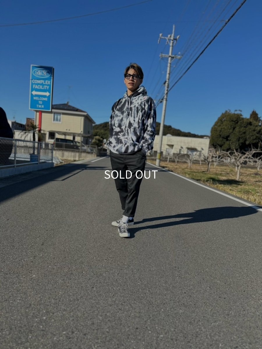 画像8: ＴＷＲオリジナル　刺繍ロゴタイダイ柄プルオーバーパーカー (8)