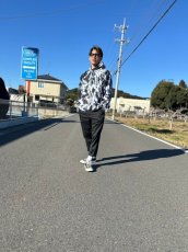 画像8: ＴＷＲオリジナル　刺繍ロゴタイダイ柄プルオーバーパーカー (8)